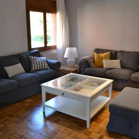 Amplio Con Piscina En Llivia