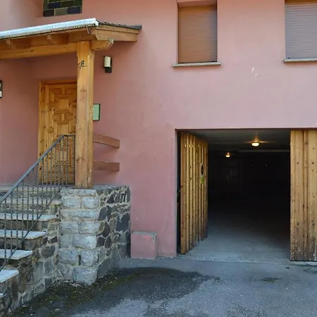 Amplio Con Piscina En Llivia